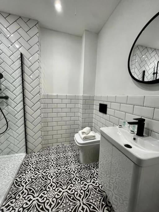 גלאזגו Stunning 1 Bed Apt In West End מראה חיצוני תמונה