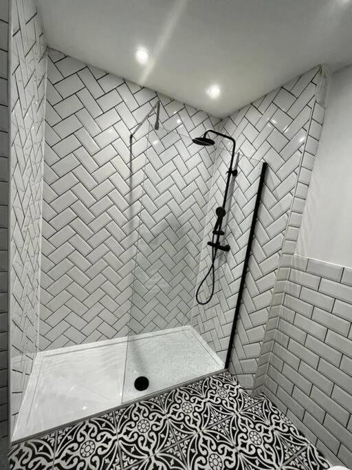 גלאזגו Stunning 1 Bed Apt In West End מראה חיצוני תמונה